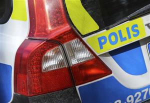 Man greps på E18 med rattar och cyklar i lasten