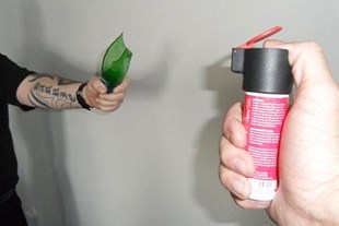 DNA överfallsspray OffenderID™, förhindrar överfall och binder brottslingar. Upp till 4 meter räckvidd